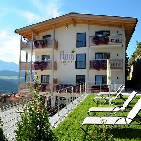Panorama Hotel Flora Villandro Bagian luar foto