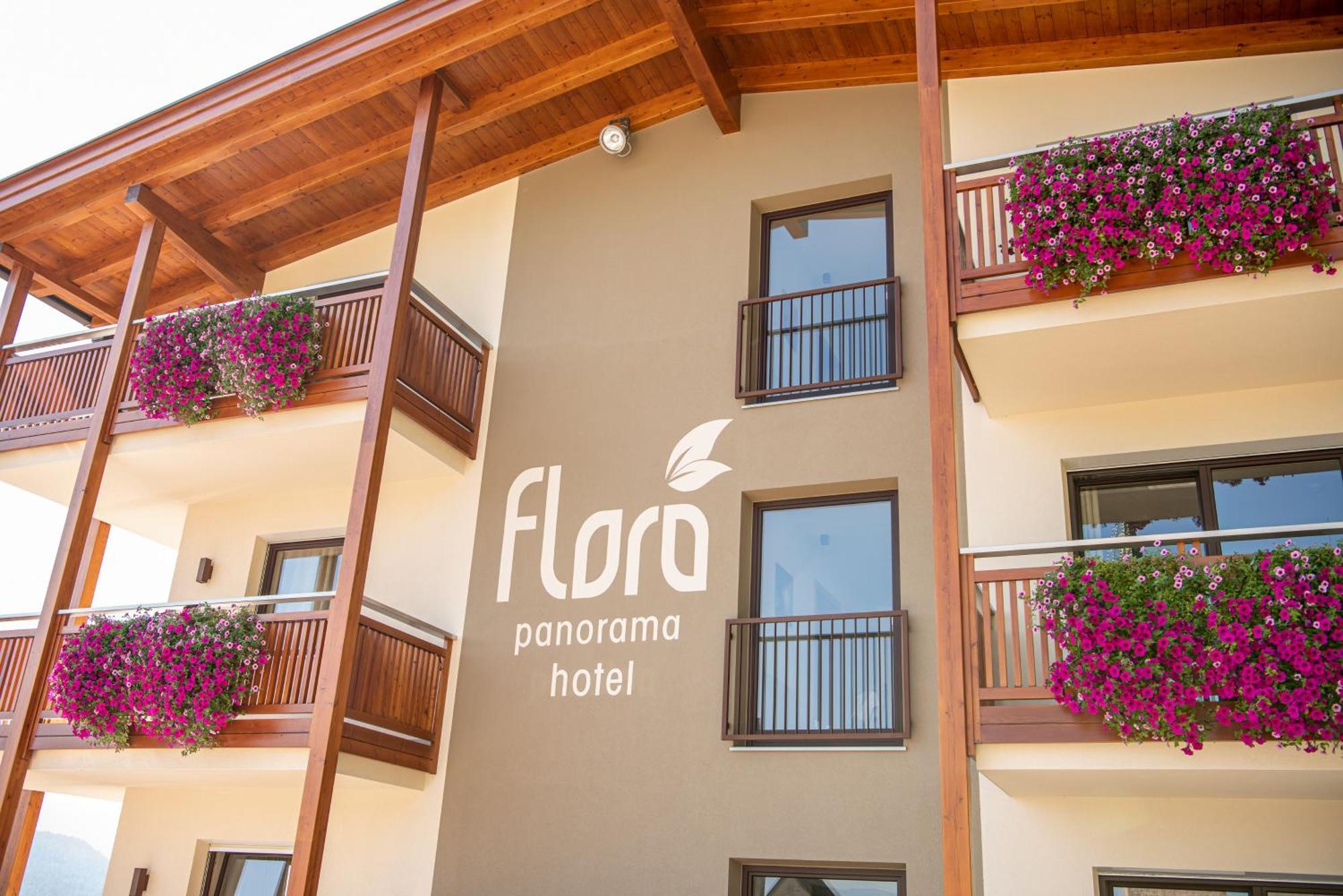 Panorama Hotel Flora Villandro Bagian luar foto